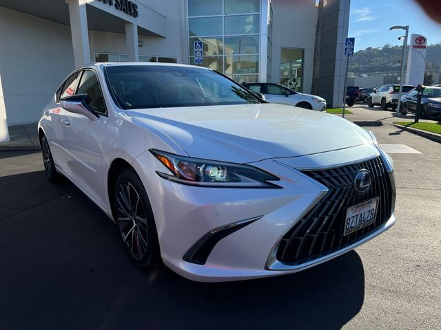 2022 Lexus ES 300h