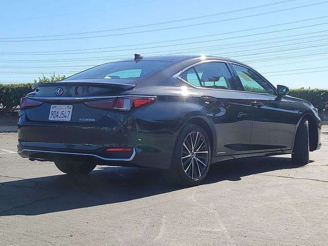 2022 Lexus ES 300h