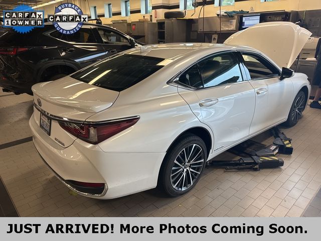 2022 Lexus ES 300h