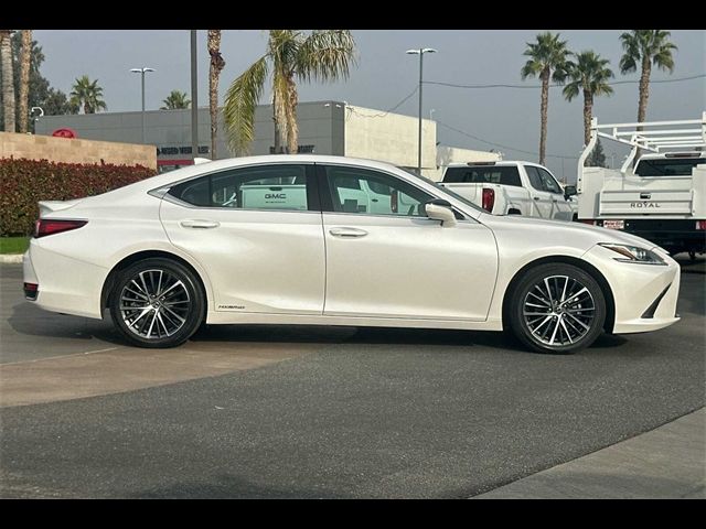 2022 Lexus ES 300h