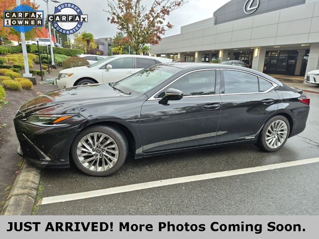 2022 Lexus ES 300h Luxury