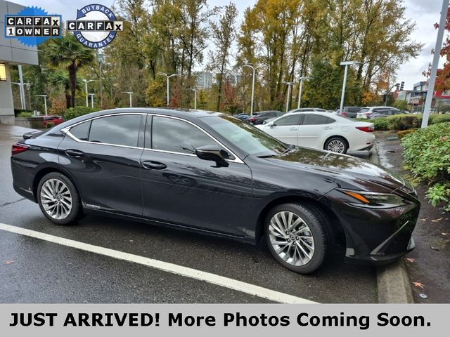 2022 Lexus ES 300h Luxury