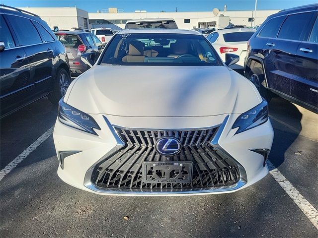 2022 Lexus ES 300h Luxury