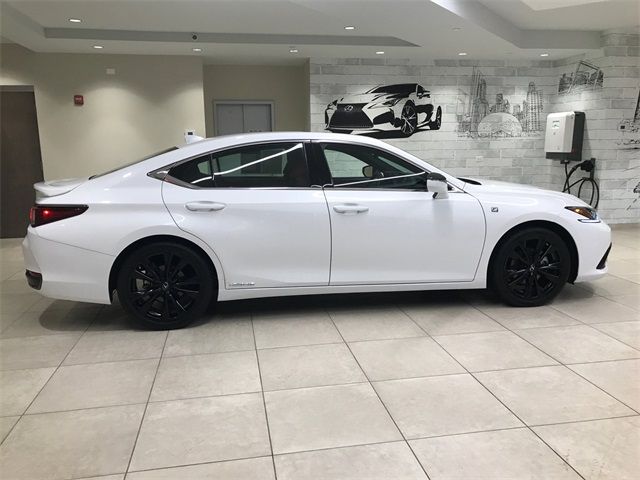 2022 Lexus ES 300h F Sport