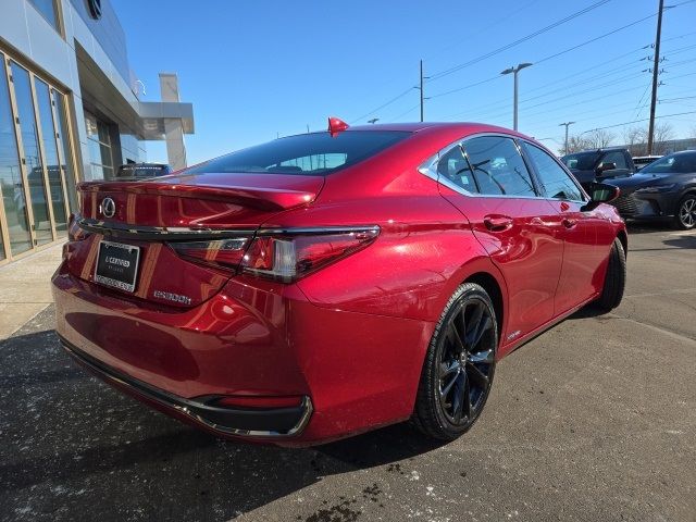 2022 Lexus ES 300h F Sport