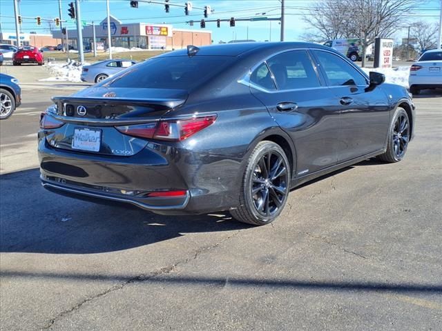 2022 Lexus ES 300h F Sport