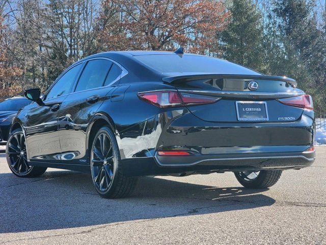 2022 Lexus ES 300h F Sport