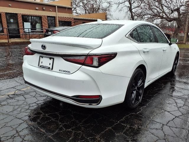 2022 Lexus ES 300h F Sport