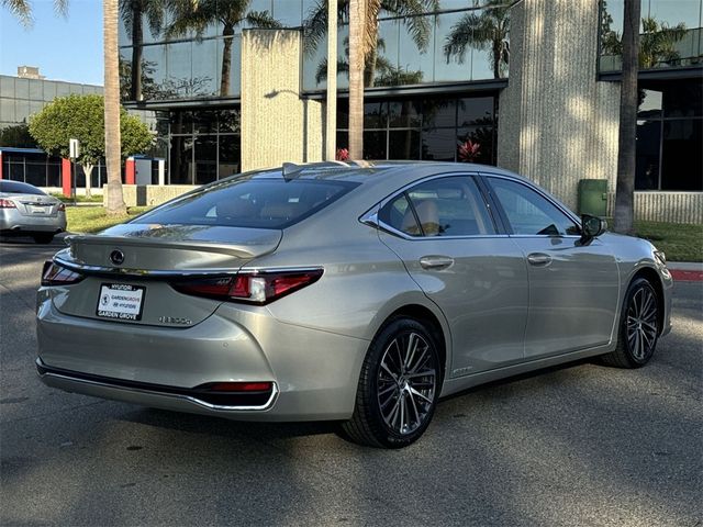 2022 Lexus ES 300h