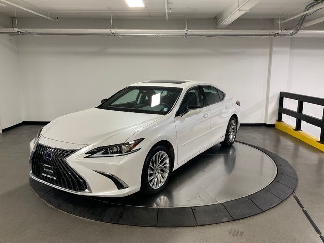 2022 Lexus ES 300h Luxury