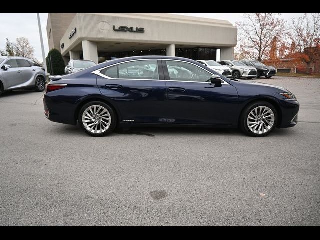 2022 Lexus ES 300h Luxury