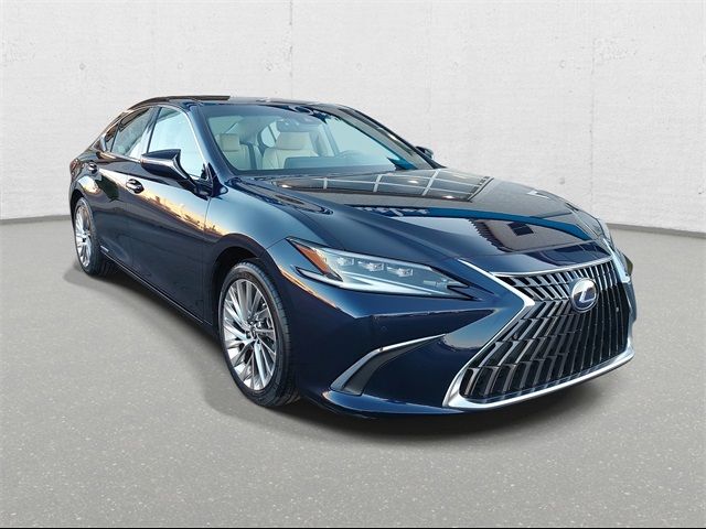 2022 Lexus ES 300h Luxury