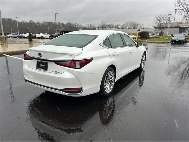 2022 Lexus ES 300h Luxury