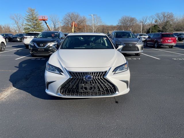 2022 Lexus ES 300h Luxury