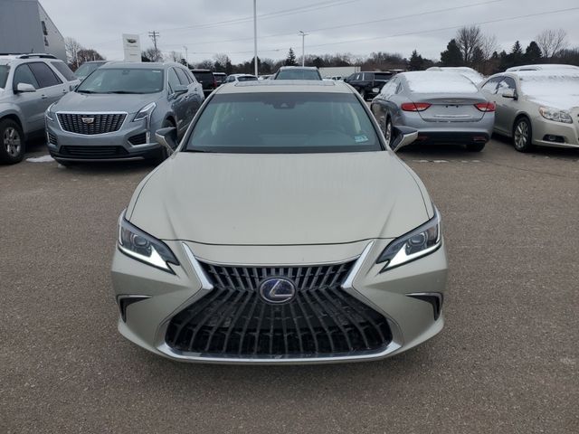 2022 Lexus ES 300h Luxury