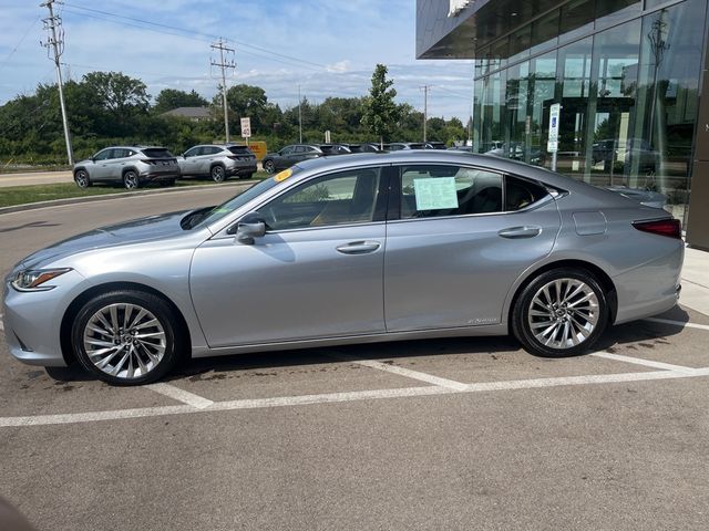 2022 Lexus ES 300h Luxury