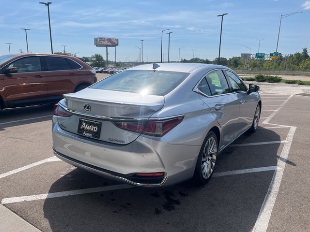 2022 Lexus ES 300h Luxury