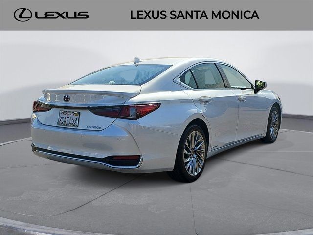 2022 Lexus ES 300h Luxury