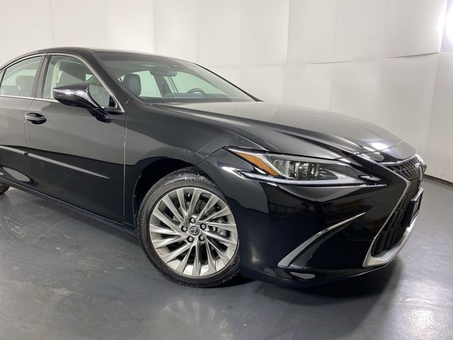 2022 Lexus ES 300h Luxury