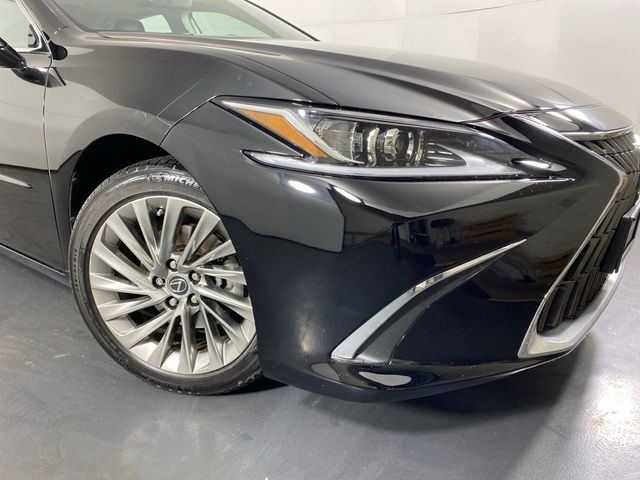 2022 Lexus ES 300h Luxury