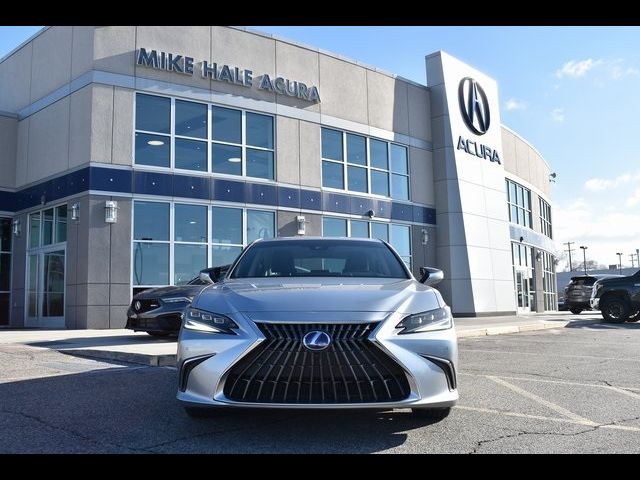 2022 Lexus ES 300h Luxury