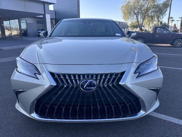 2022 Lexus ES 300h Luxury