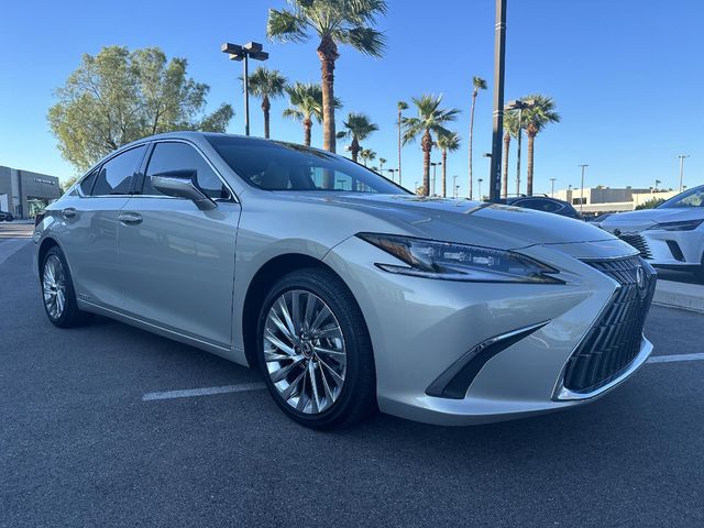 2022 Lexus ES 300h Luxury