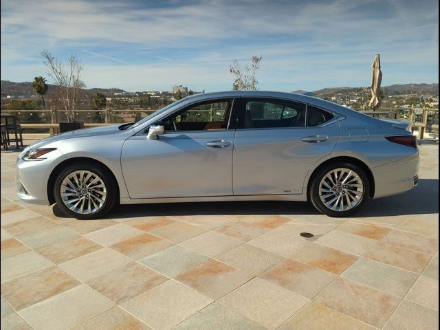 2022 Lexus ES 300h Luxury