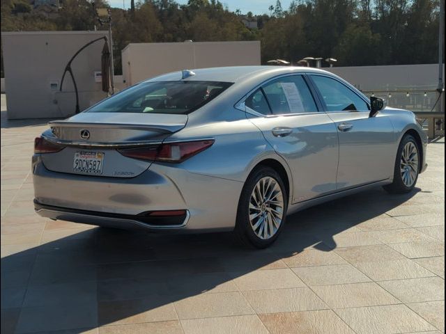 2022 Lexus ES 300h Luxury