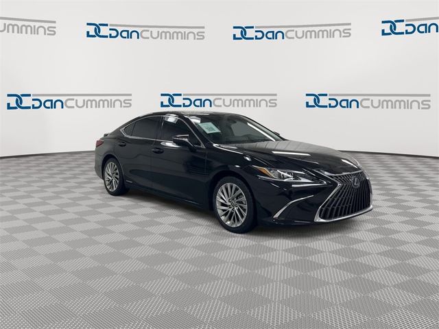 2022 Lexus ES 300h Luxury