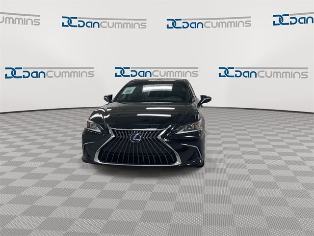 2022 Lexus ES 300h Luxury