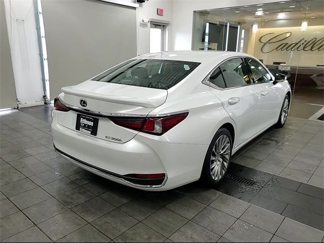 2022 Lexus ES 300h Luxury