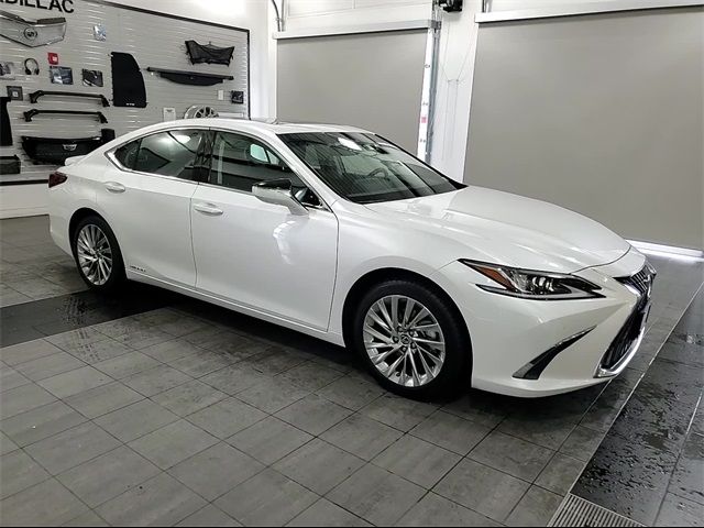 2022 Lexus ES 300h Luxury