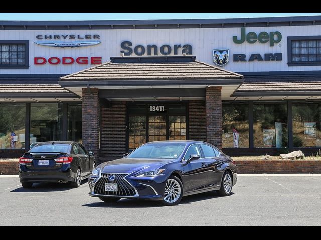 2022 Lexus ES 300h Ultra Luxury