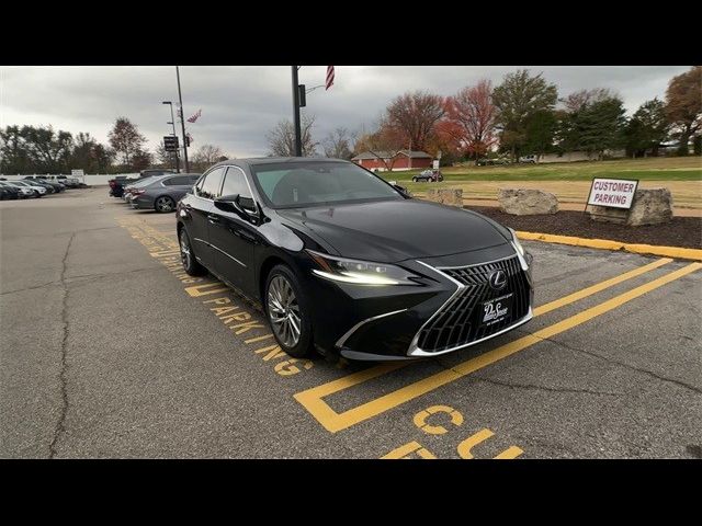 2022 Lexus ES 300h Ultra Luxury