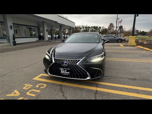 2022 Lexus ES 300h Ultra Luxury