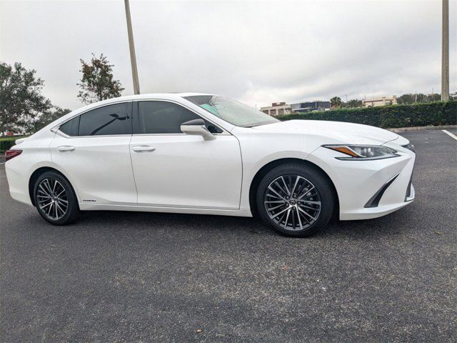 2022 Lexus ES 300h