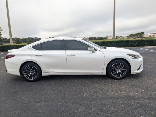 2022 Lexus ES 300h