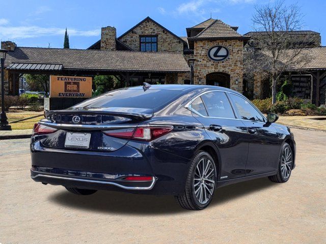 2022 Lexus ES 300h