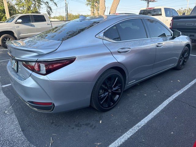 2022 Lexus ES 300h F Sport