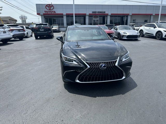 2022 Lexus ES 300h Luxury