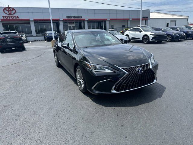 2022 Lexus ES 300h Luxury