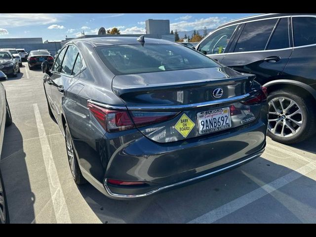 2022 Lexus ES 300h Luxury