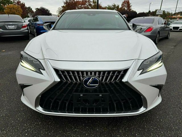 2022 Lexus ES 300h Luxury