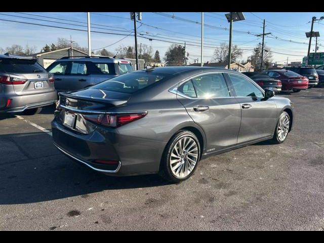 2022 Lexus ES 300h Luxury