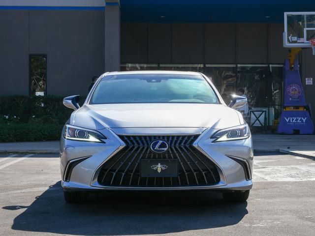 2022 Lexus ES 300h