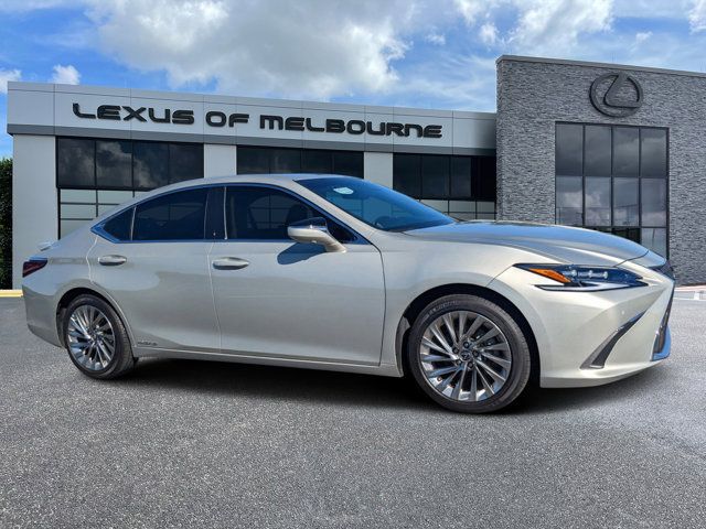 2022 Lexus ES 300h Ultra Luxury