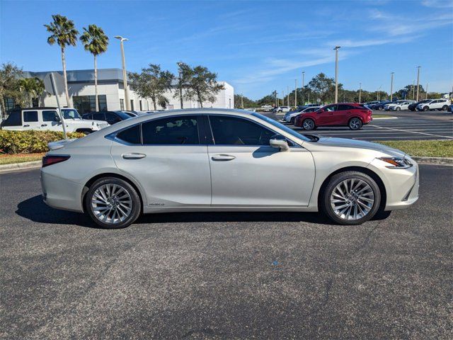 2022 Lexus ES 300h Ultra Luxury