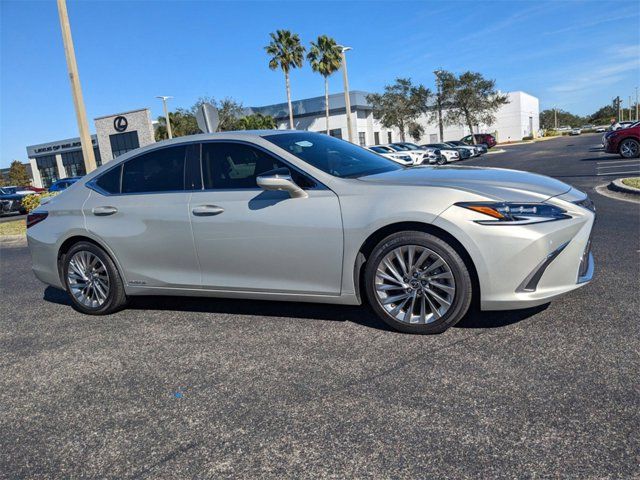 2022 Lexus ES 300h Ultra Luxury