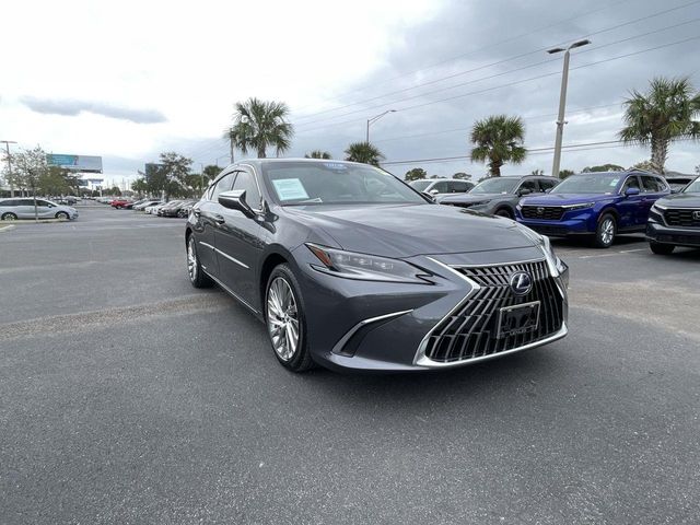 2022 Lexus ES 300h Ultra Luxury